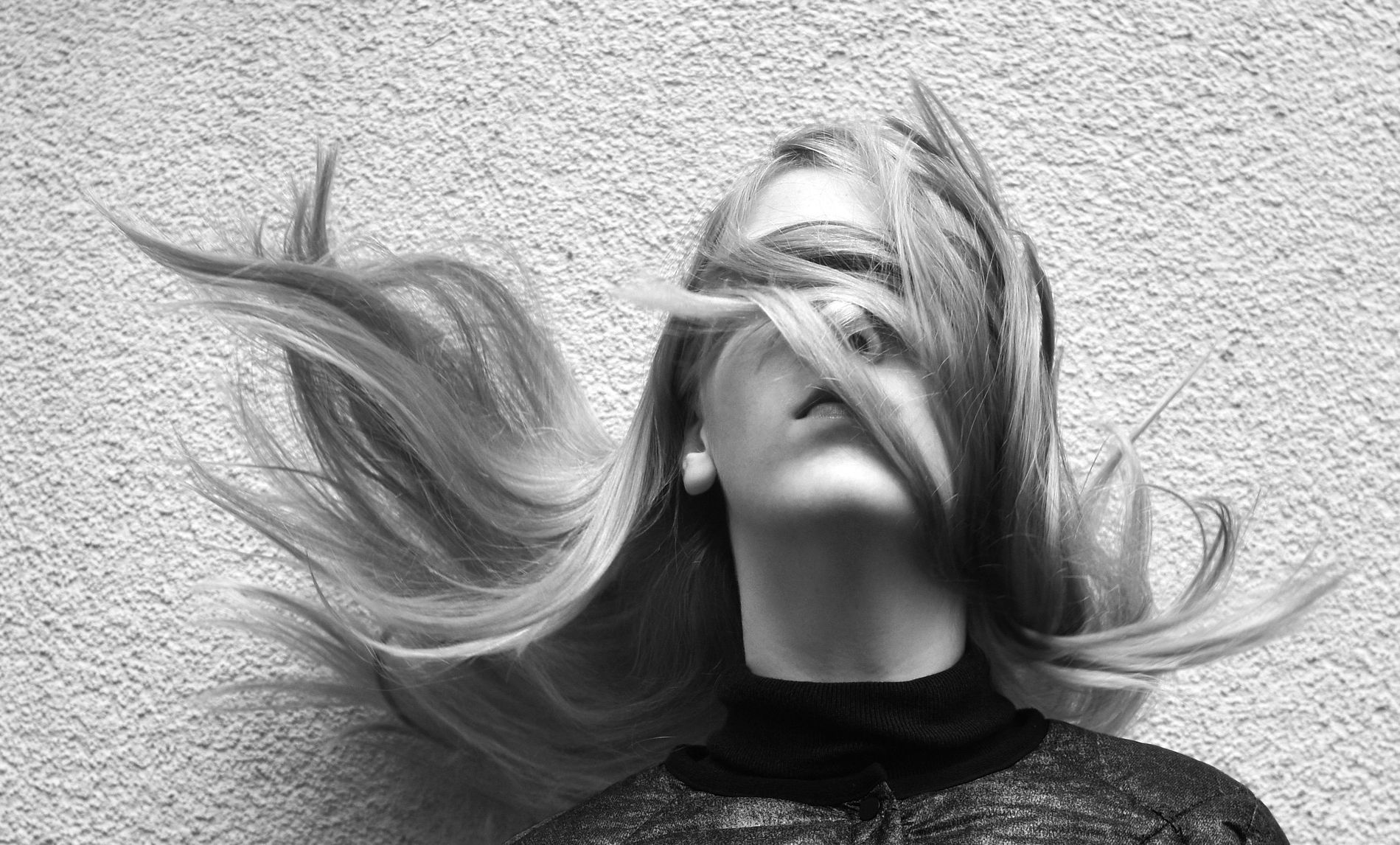 blindfolded-1732539_1920